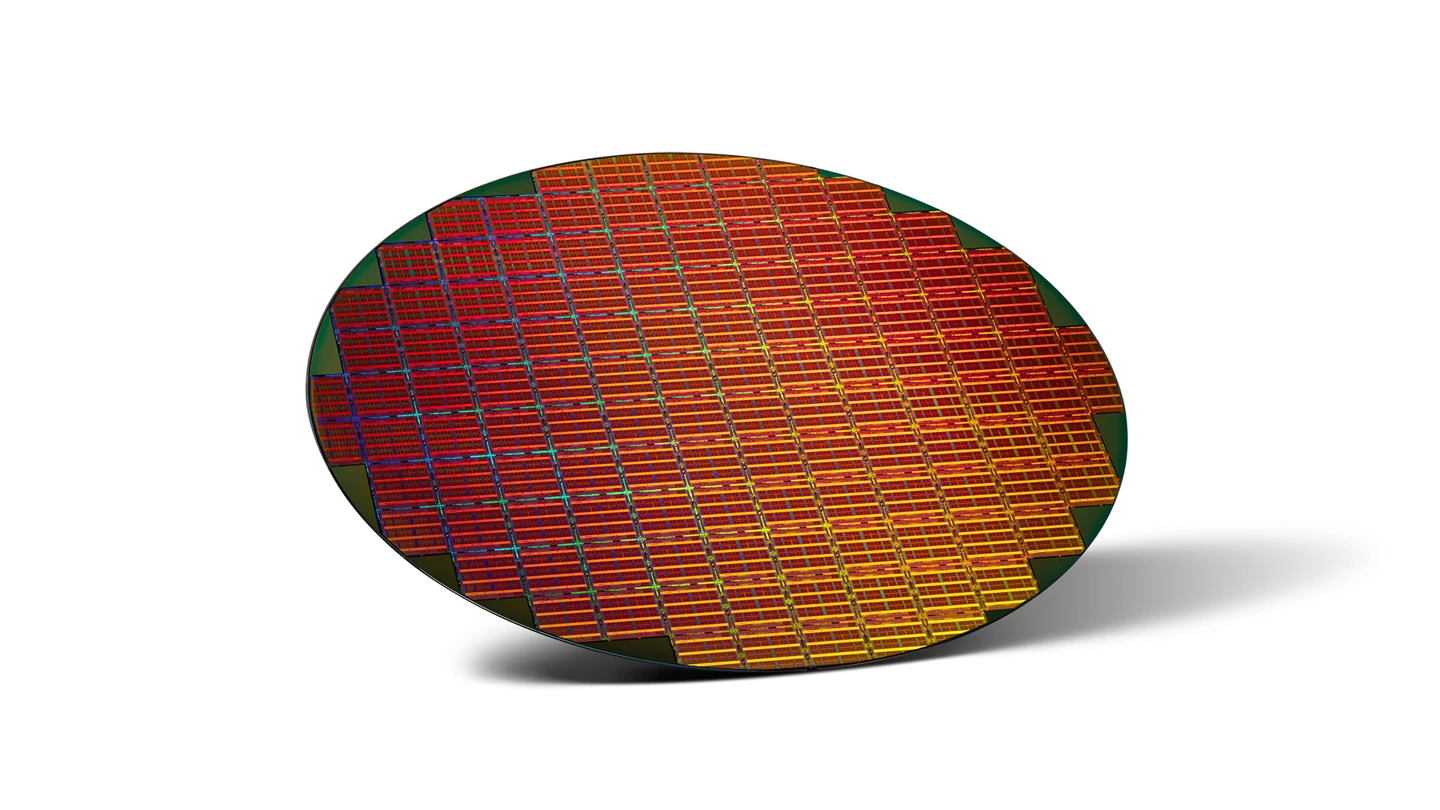 Intel Xeon 6 E-core 處理器晶圓原廠照片